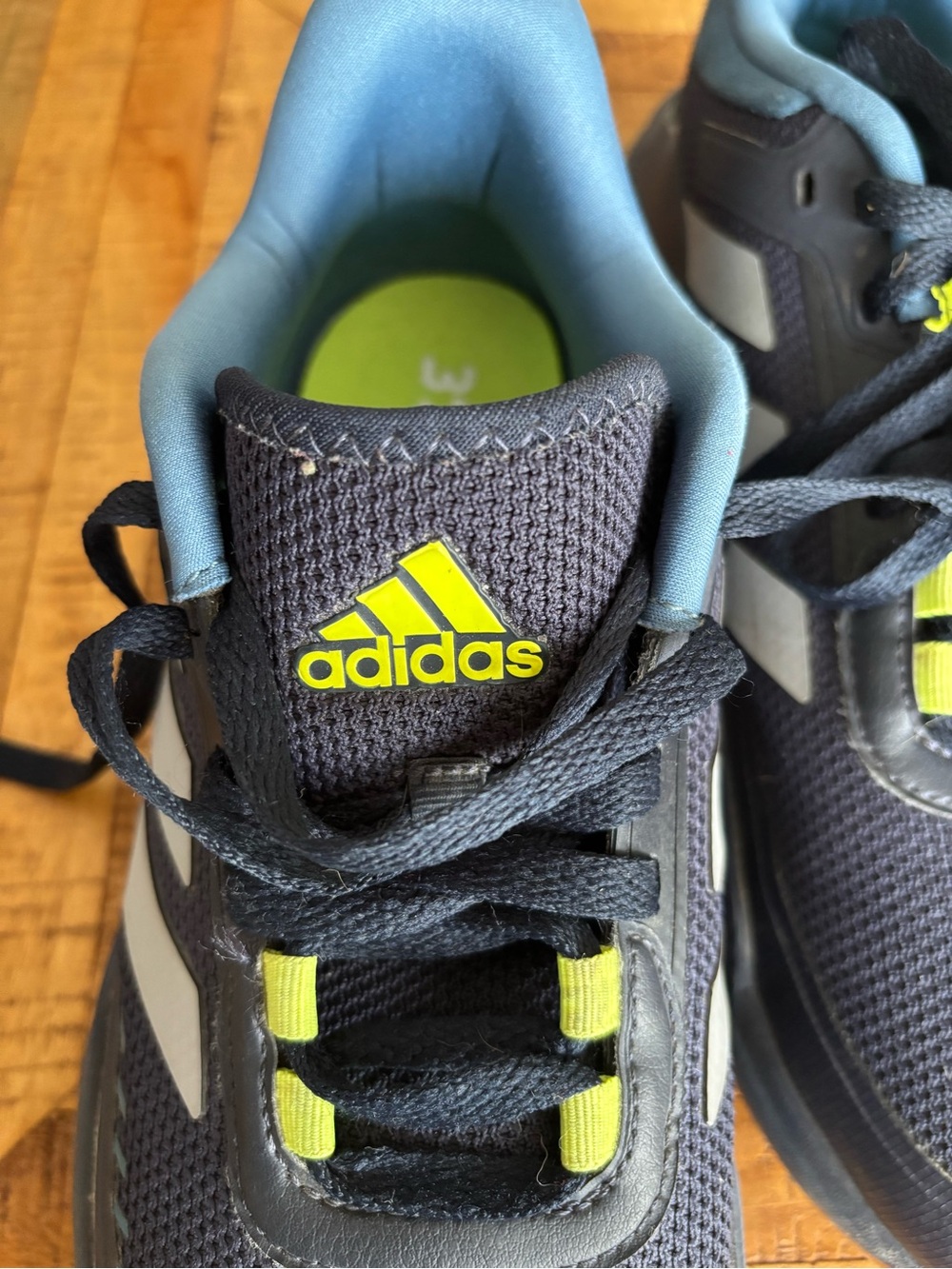 Men 7.5US Adidas DLUX TRAINER NavySneakers/court shoes